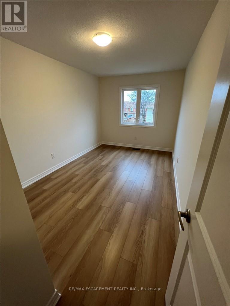 5 Genoa Drive, Hamilton, Ontario  L9B 0K1 - Photo 26 - X12761222