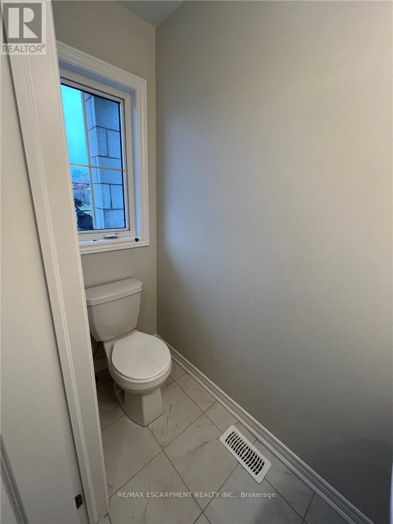 5 Genoa Drive, Hamilton, Ontario  L9B 0K1 - Photo 7 - X12761222