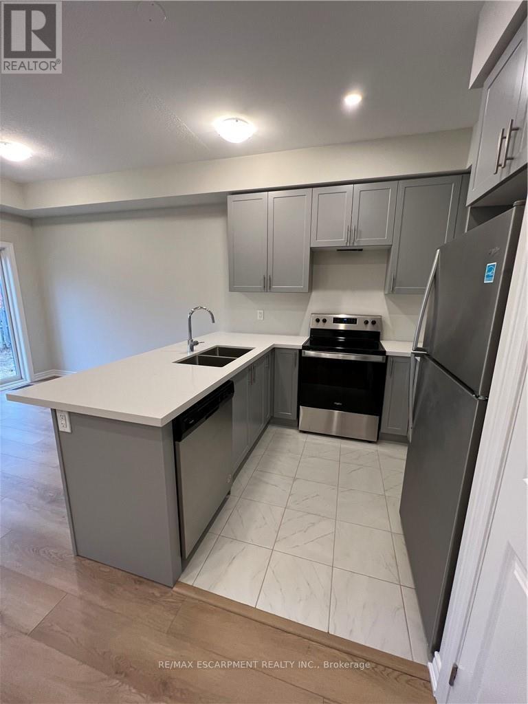 5 Genoa Drive, Hamilton, Ontario  L9B 0K1 - Photo 12 - X12761222