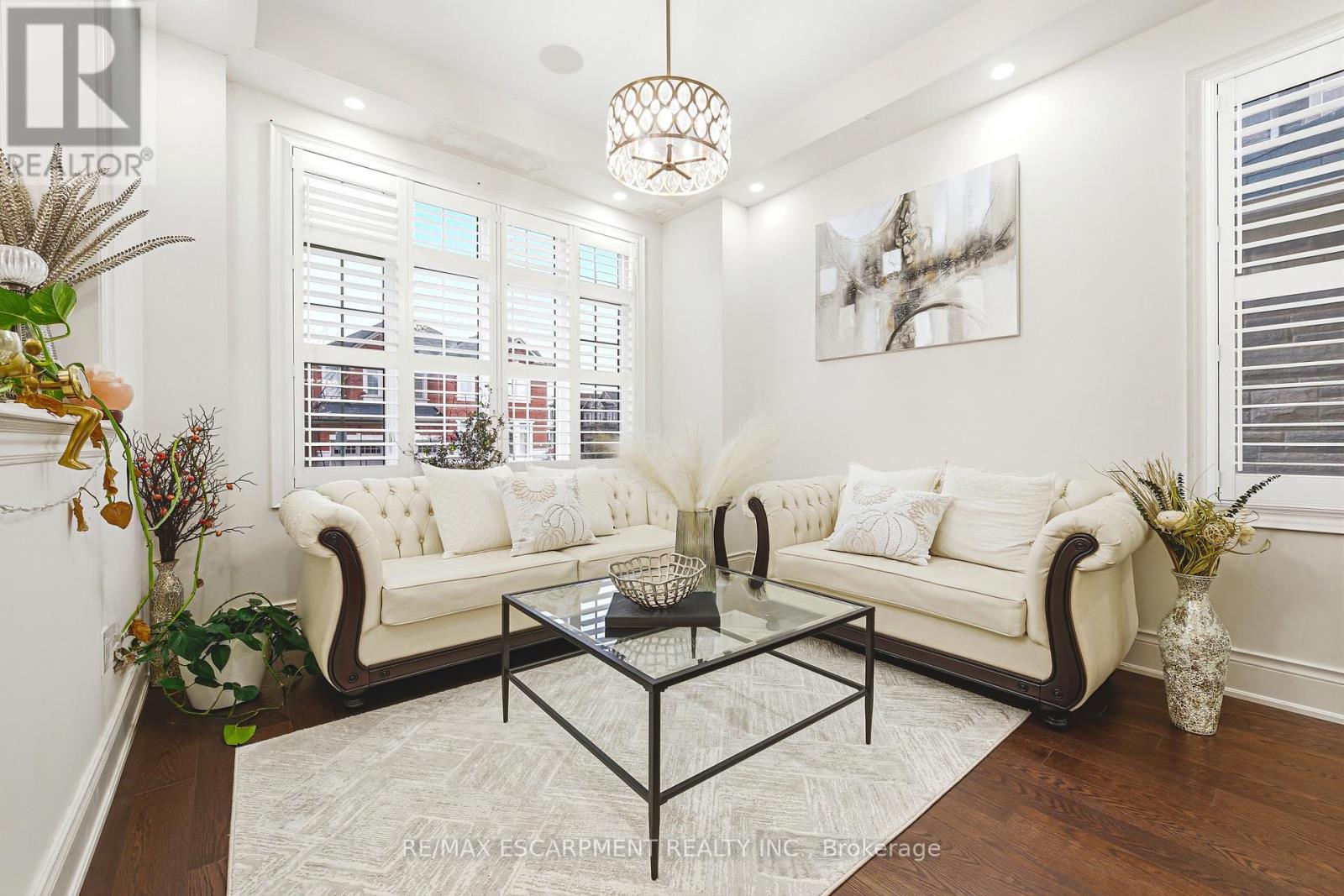 60 Golden Hawk Drive, Hamilton, Ontario  L8B 1W9 - Photo 3 - X12761346