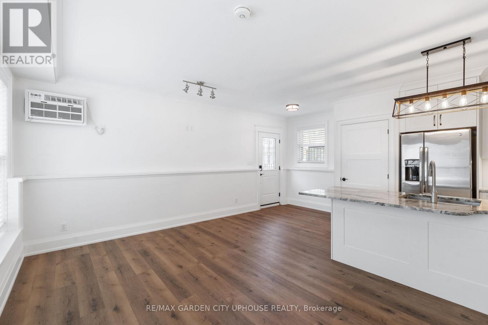 25 Cherry Street, St. Catharines, Ontario  L2R 5M5 - Photo 5 - X12653114