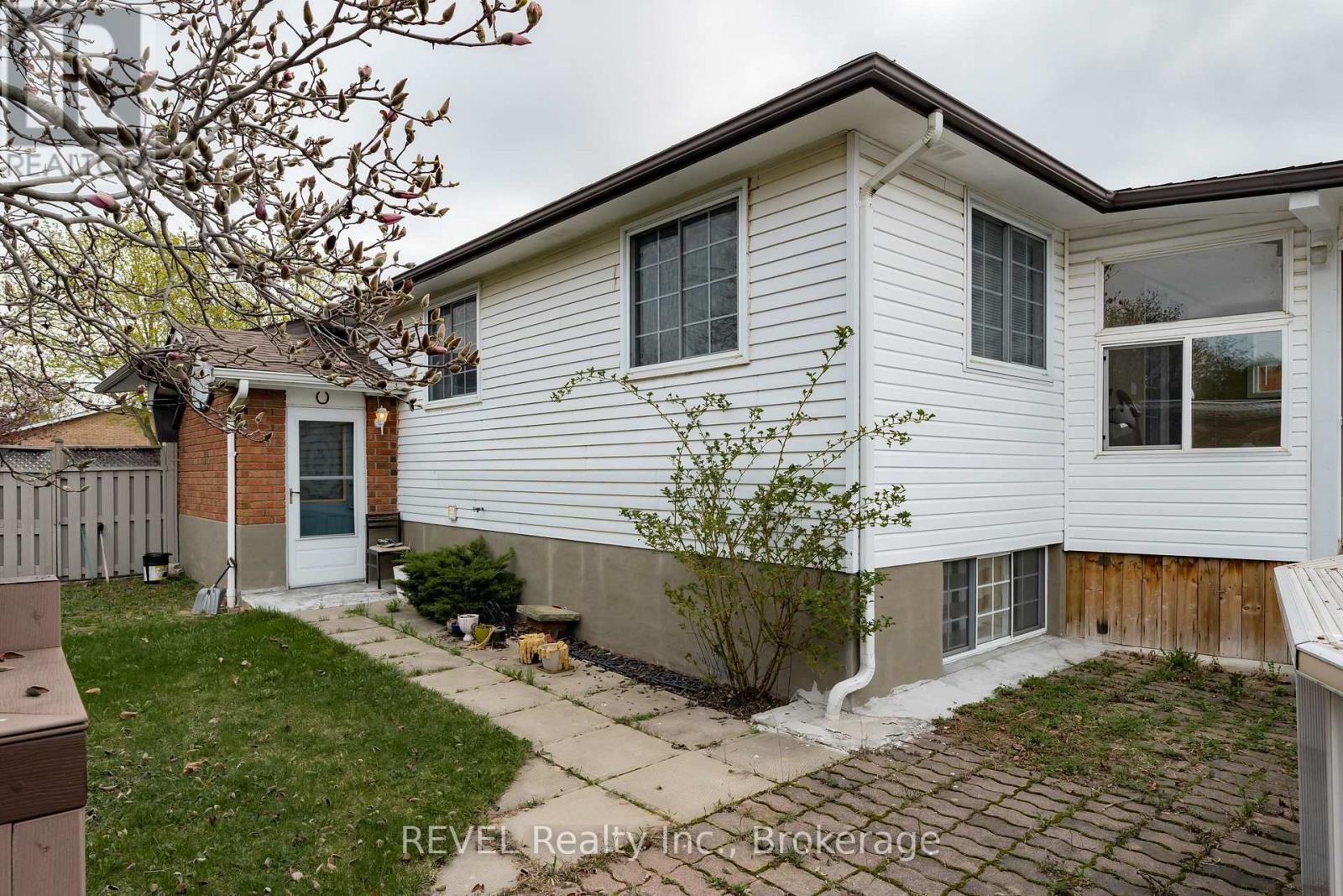 Upper - 6495 Pitton Road, Niagara Falls, Ontario  L2H 1Z9 - Photo 23 - X12761518