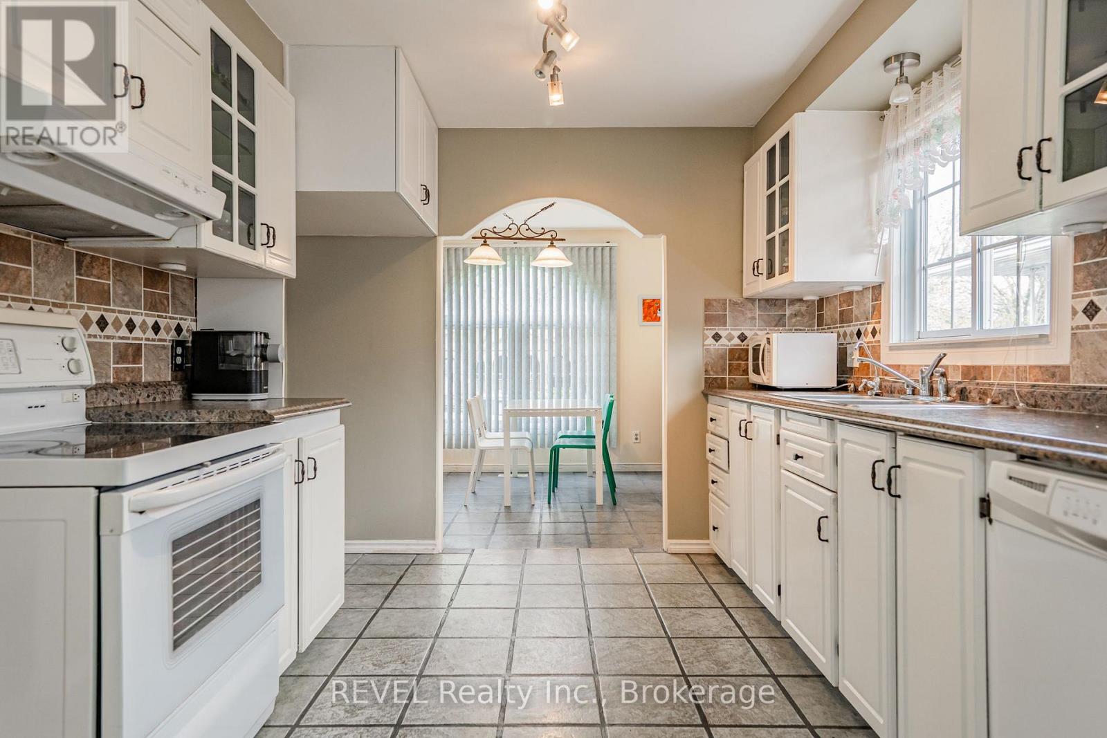 Upper - 6495 Pitton Road, Niagara Falls, Ontario  L2H 1Z9 - Photo 12 - X12761518