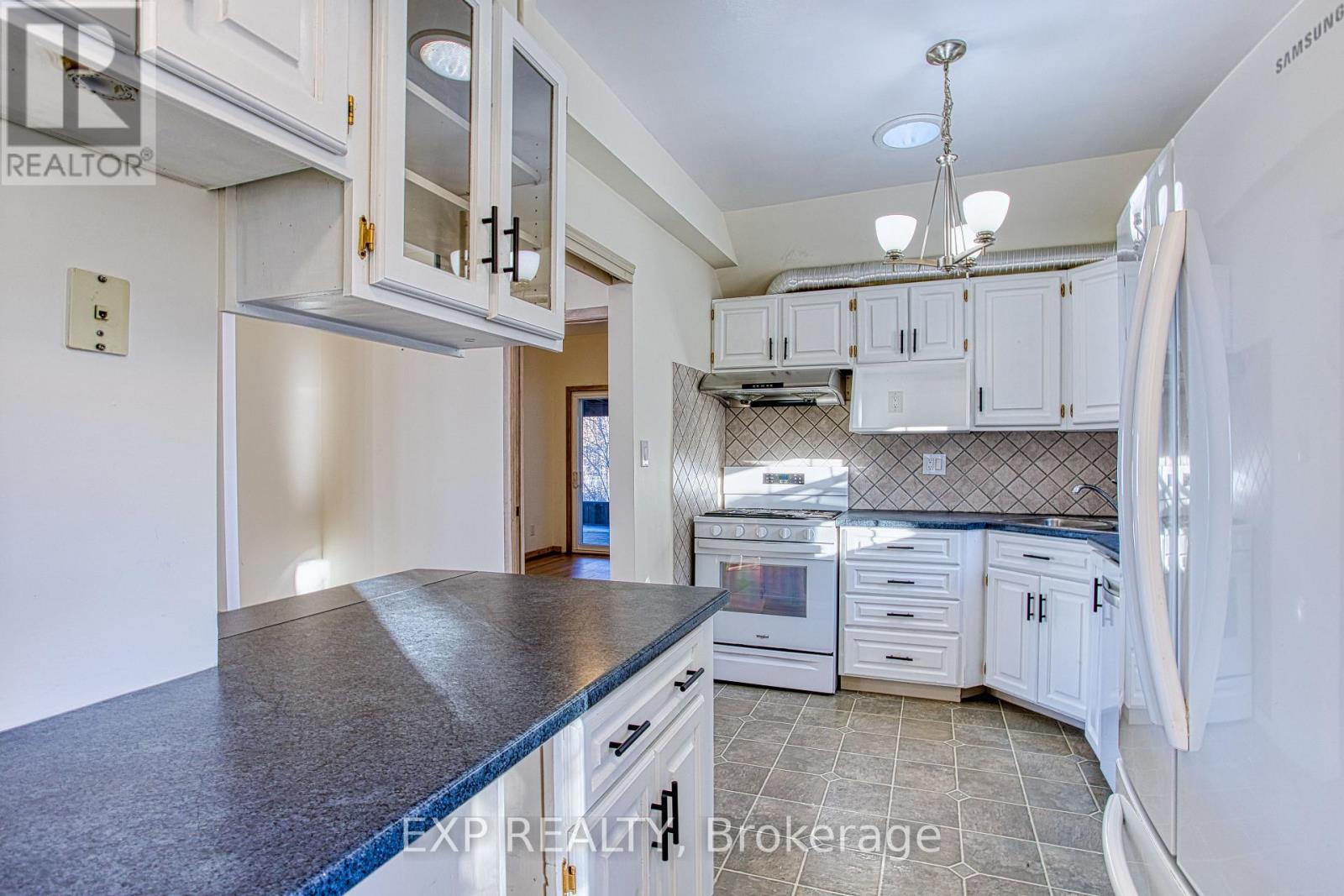 98 Creanona Boulevard, Hamilton (Winona Park), Ontario  L8E 5T3 - Photo 17 - X12761512