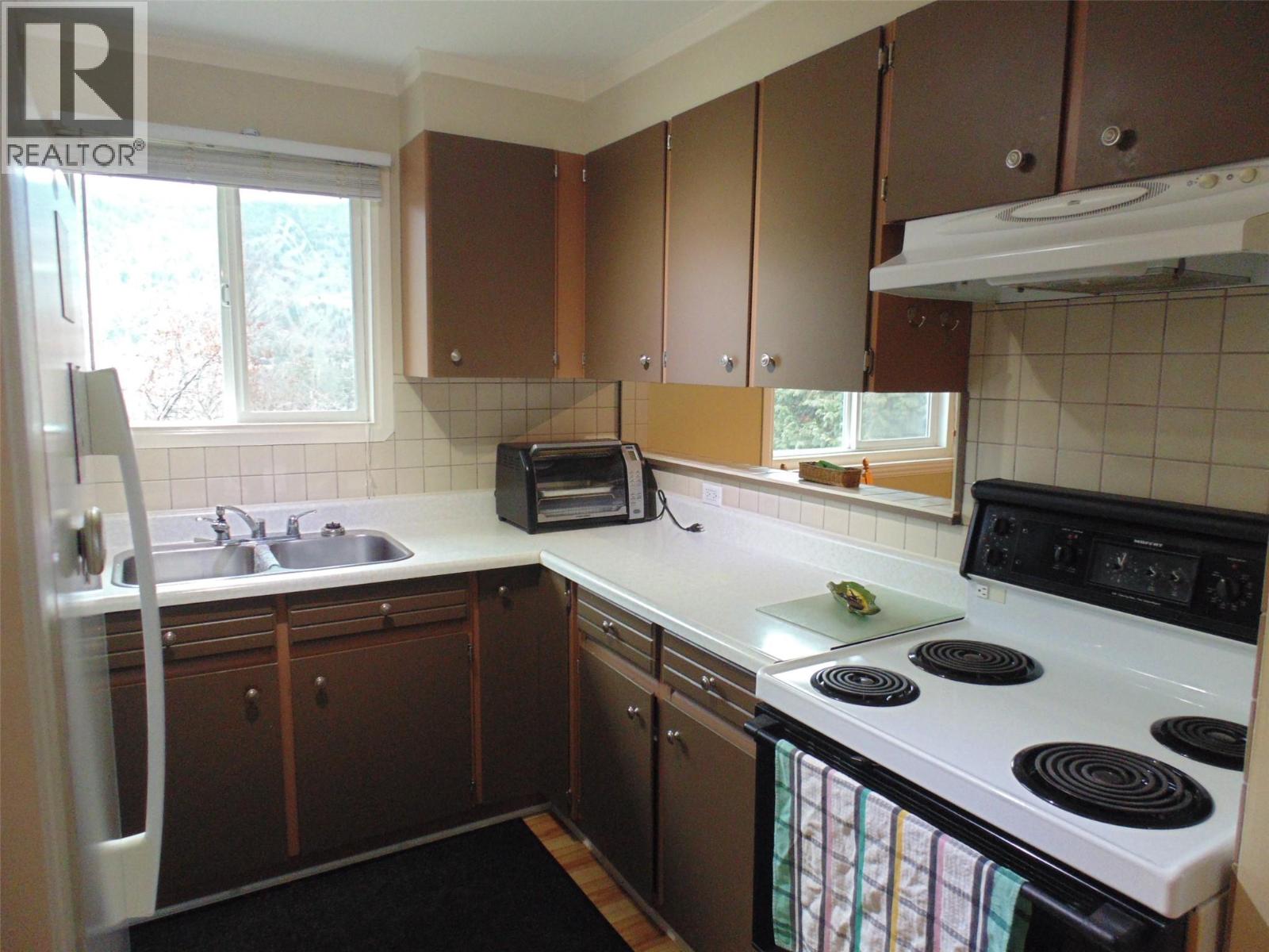 3409 5th Avenue, Castlegar, British Columbia  V1N 2V8 - Photo 9 - 10374766