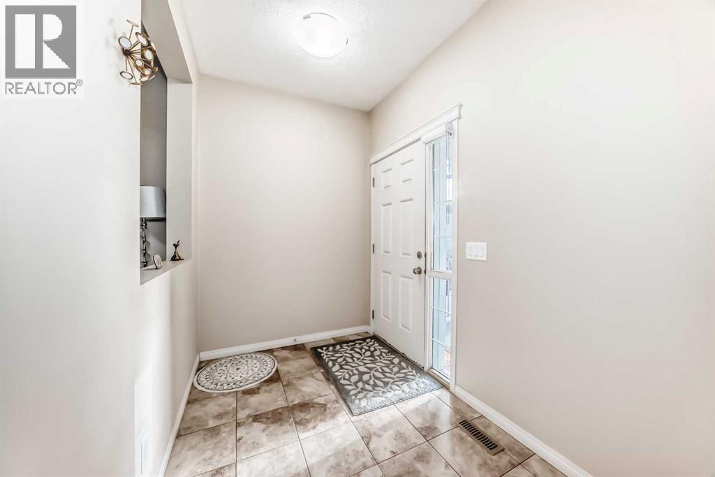 71 Martha's Meadow Close Ne, Calgary, Alberta  T3J 4Z2 - Photo 2 - A2283472