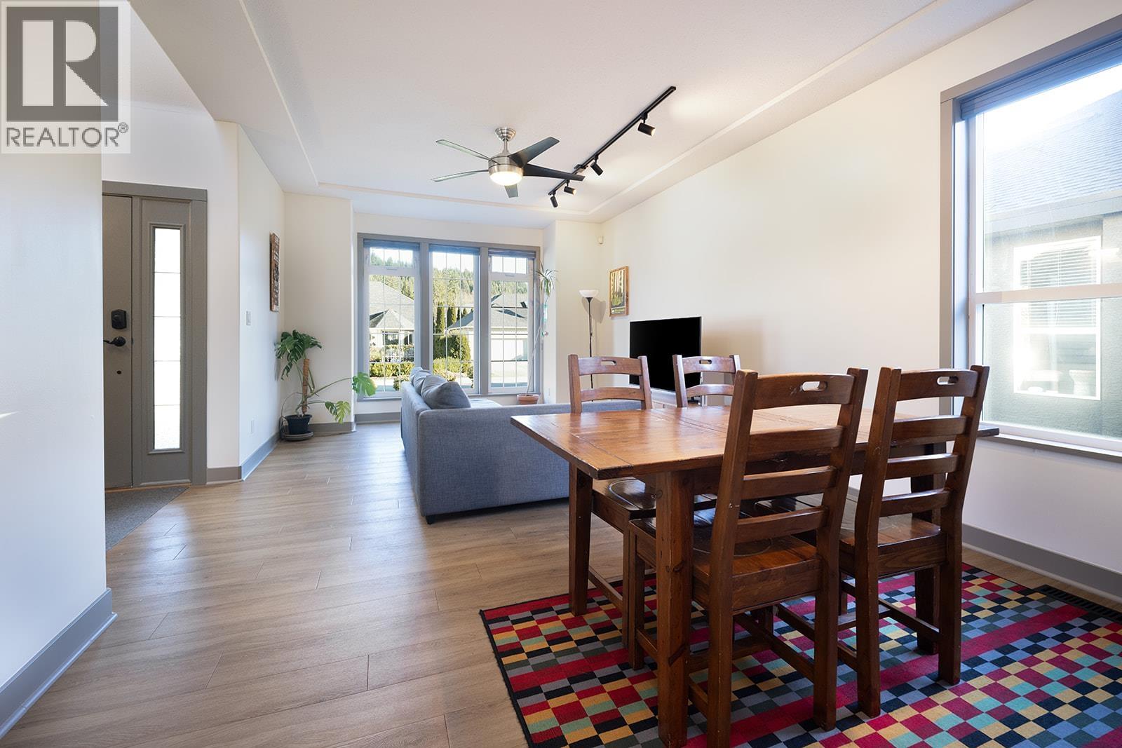 1020 Windsor Place, Squamish, British Columbia  V8B 0P3 - Photo 5 - R3087498