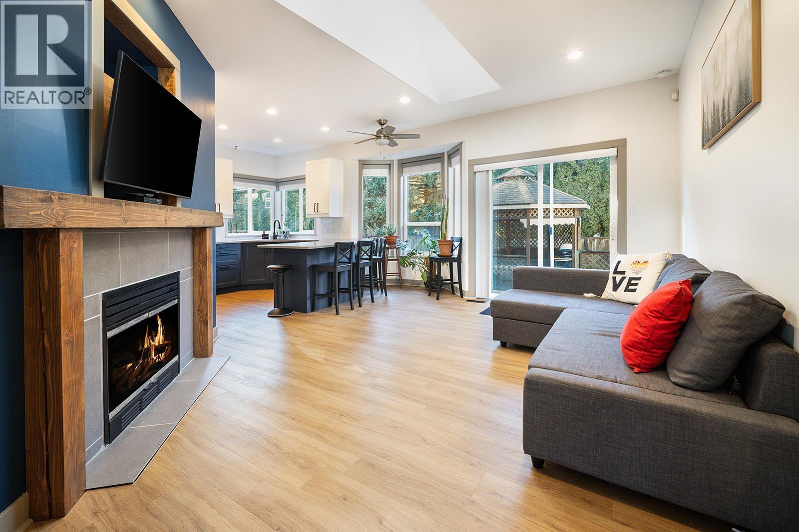 1020 Windsor Place, Squamish, British Columbia  V8B 0P3 - Photo 9 - R3087498