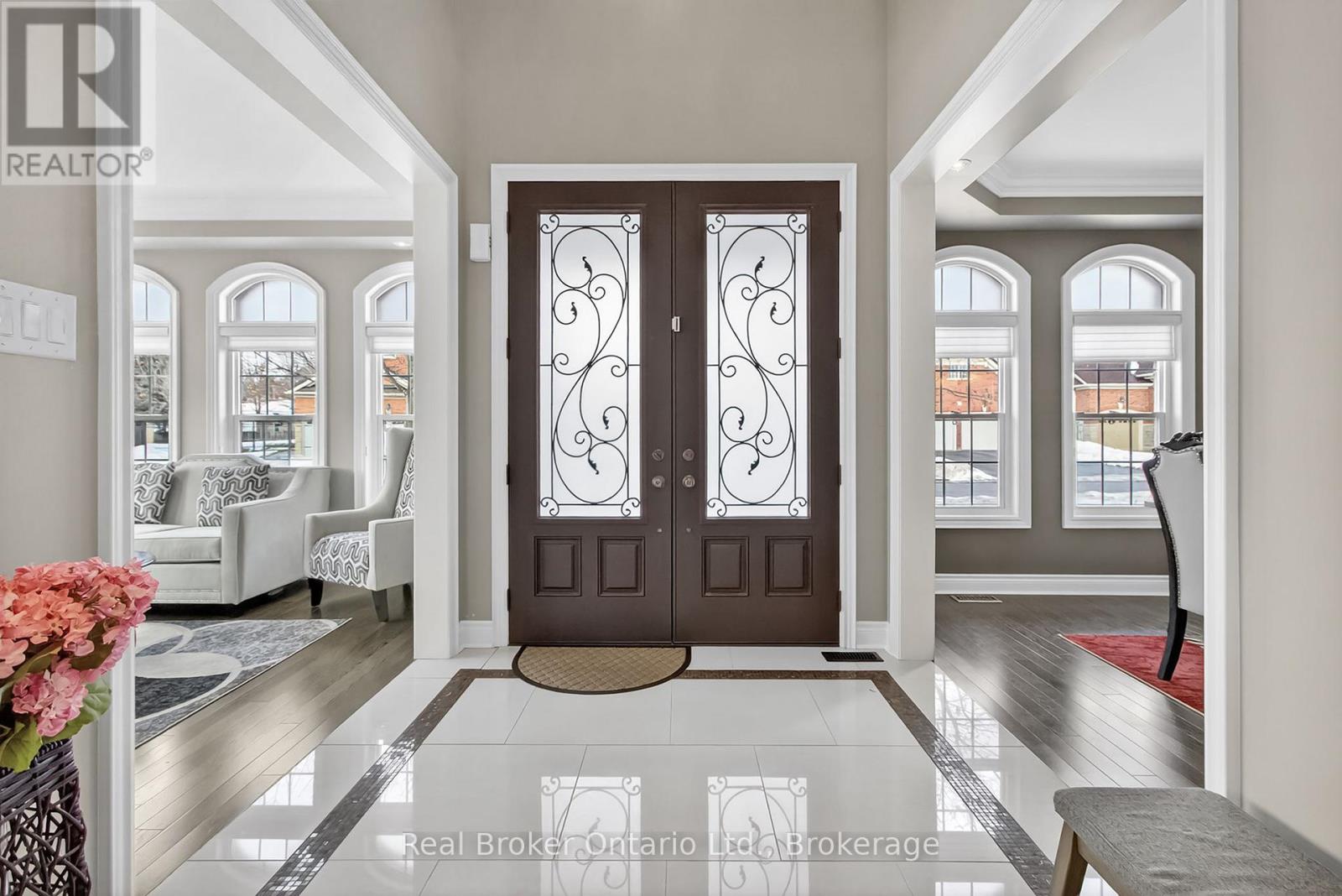 43 Mccandless Court, Caledon (Caledon East), Ontario  L7C 3R6 - Photo 3 - W12706260