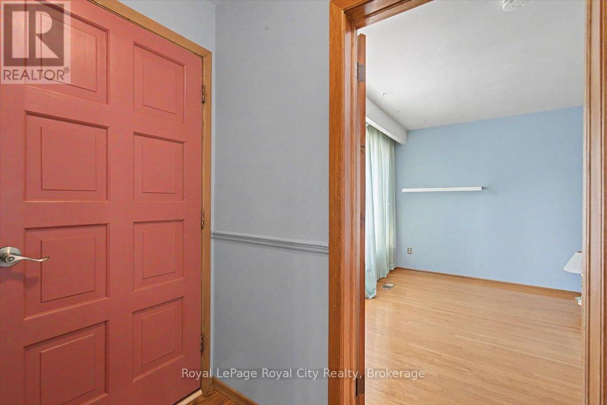 15 Inverness Drive, Guelph (Riverside Park), Ontario  N1E 3L7 - Photo 3 - X12747460