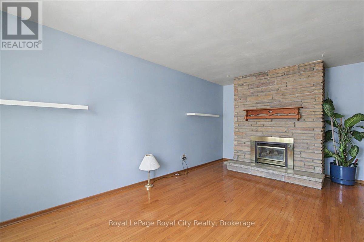 15 Inverness Drive, Guelph (Riverside Park), Ontario  N1E 3L7 - Photo 4 - X12747460