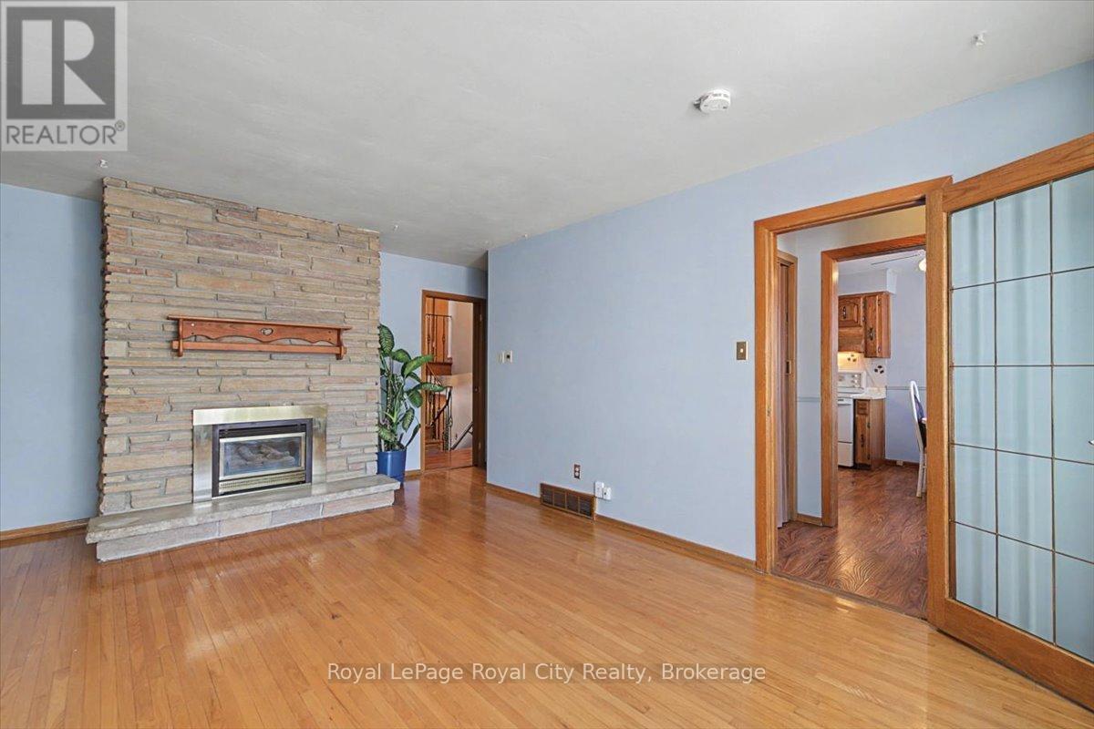 15 Inverness Drive, Guelph (Riverside Park), Ontario  N1E 3L7 - Photo 5 - X12747460