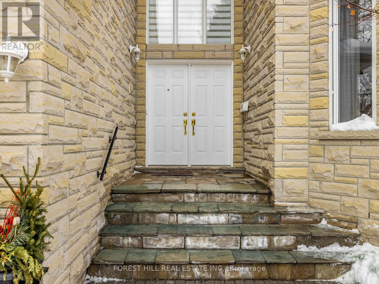 16 Northwood Drive, Toronto, Ontario  M2M 2J8 - Photo 2 - C12766286