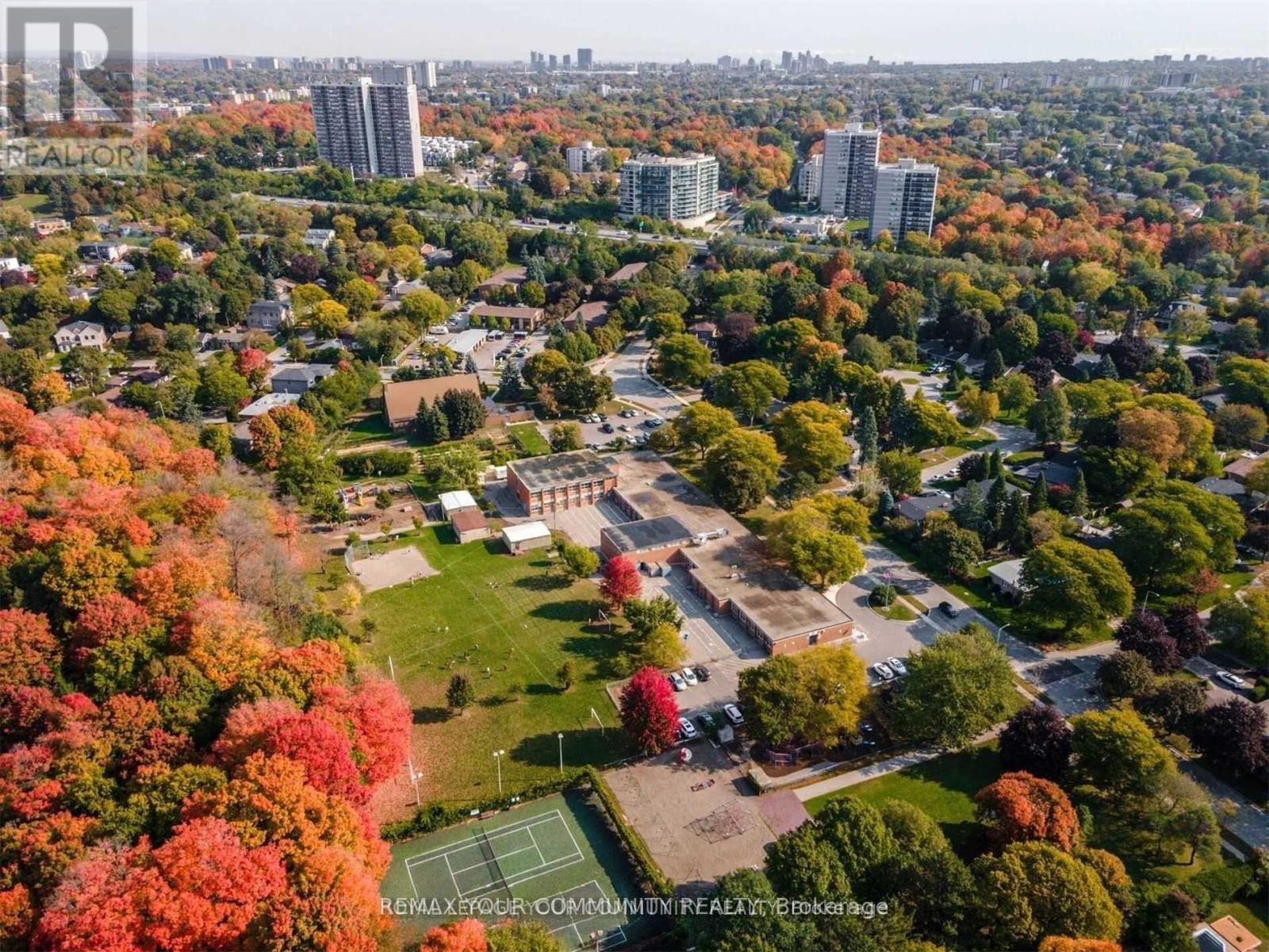 1 Yewfield Crescent, Toronto (Banbury-Don Mills), Ontario  M3B 2Y4 - Photo 8 - C12669140