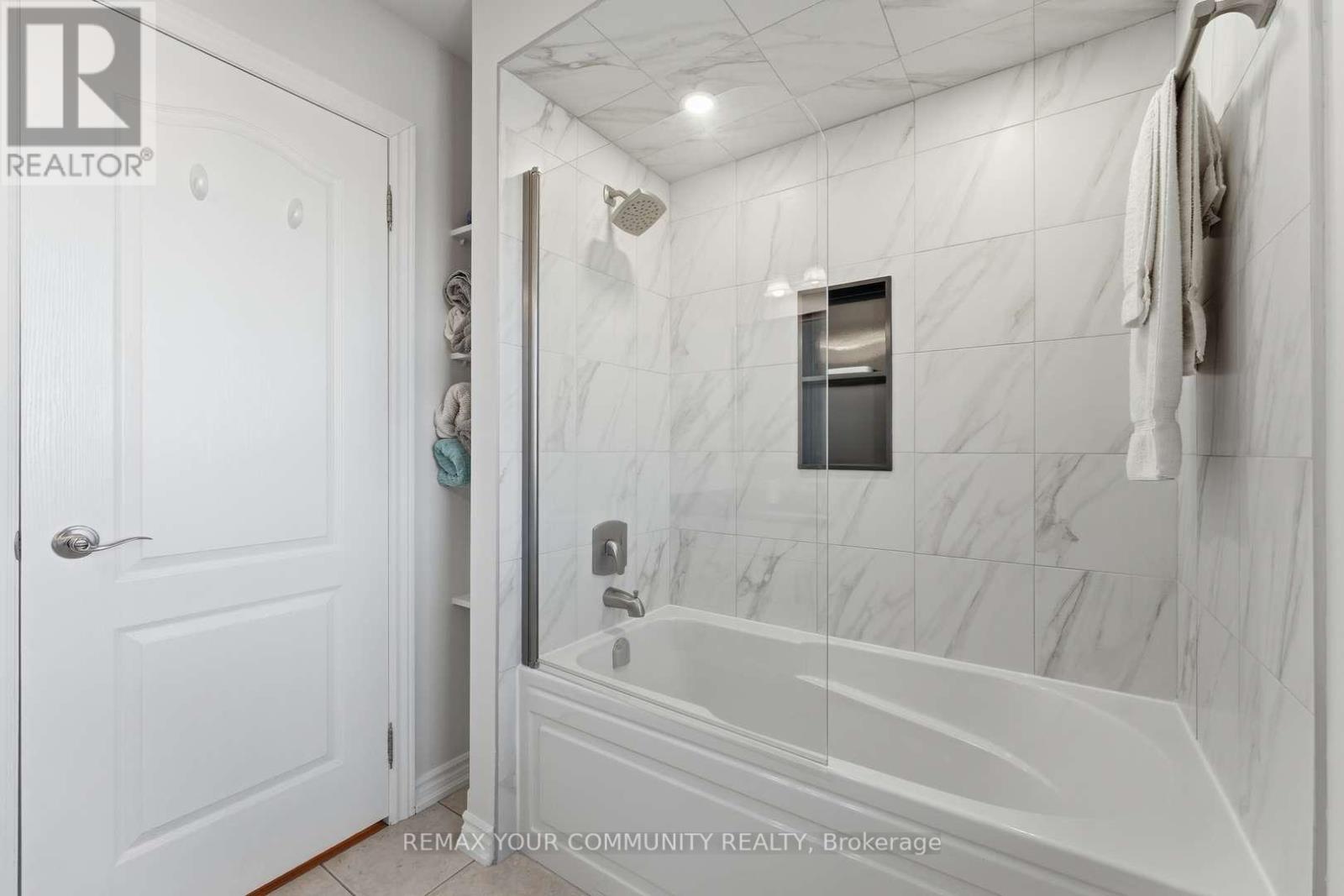 37 Saint Avenue, Bradford West Gwillimbury (Bradford), Ontario  L3Z 3E6 - Photo 21 - N12718790