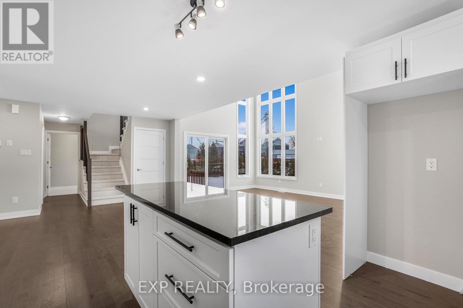 63 Chateauguay Street, Russell, Ontario  K0A 1W0 - Photo 12 - X12688048