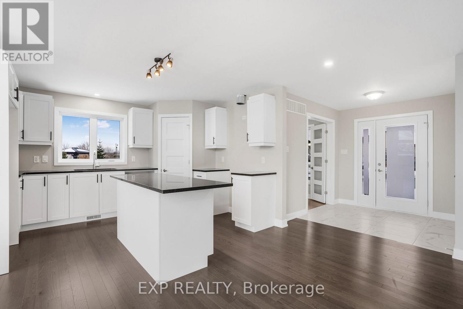 63 Chateauguay Street, Russell, Ontario  K0A 1W0 - Photo 10 - X12688048