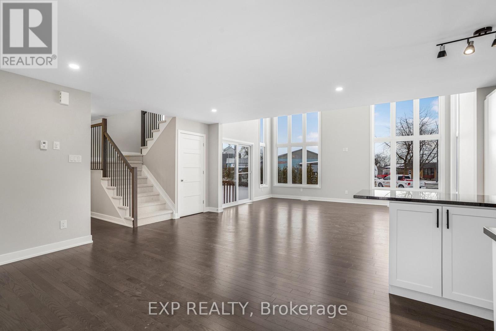 63 Chateauguay Street, Russell, Ontario  K0A 1W0 - Photo 7 - X12688048