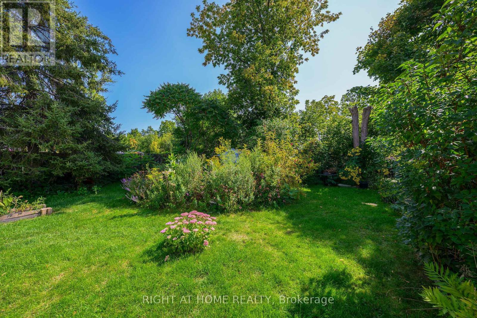 212 Troy Street, Mississauga, Ontario  L5G 1S7 - Photo 9 - W12716054