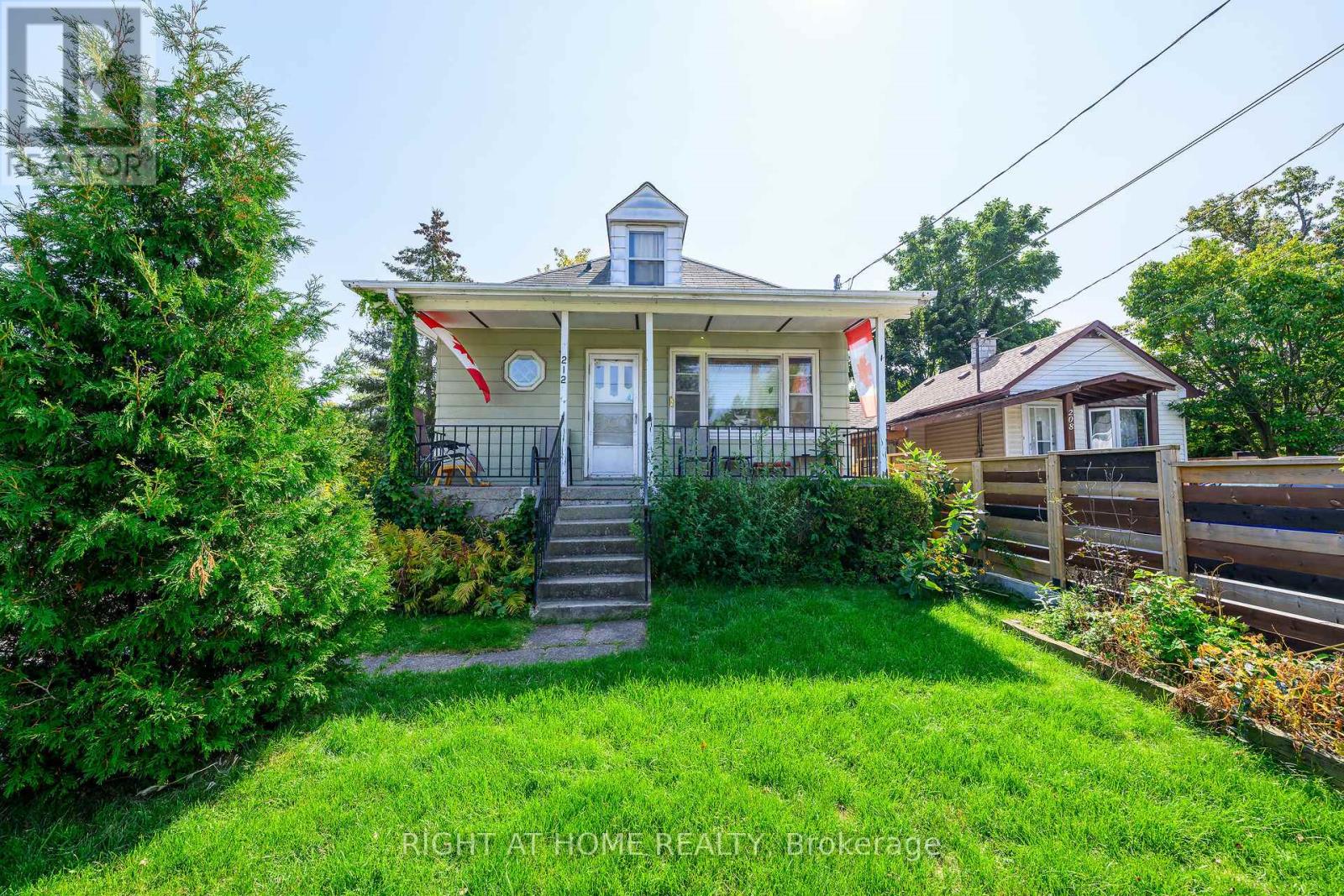 212 Troy Street, Mississauga, Ontario  L5G 1S7 - Photo 14 - W12716054