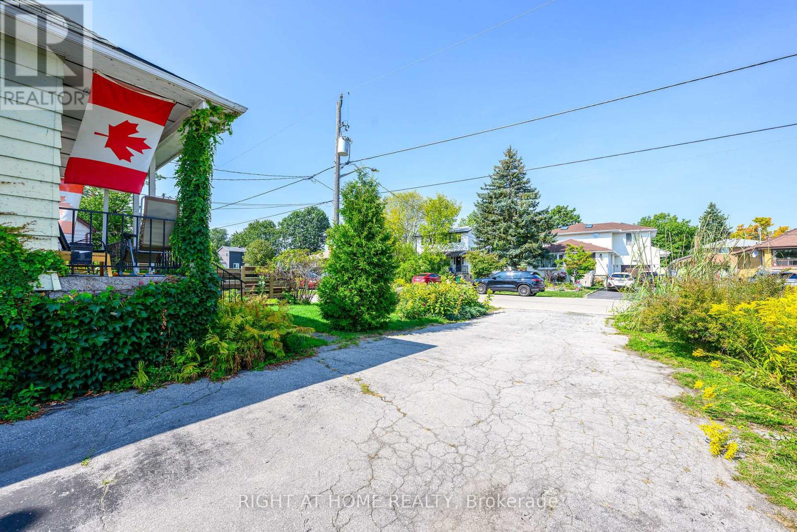 212 Troy Street, Mississauga, Ontario  L5G 1S7 - Photo 12 - W12716054