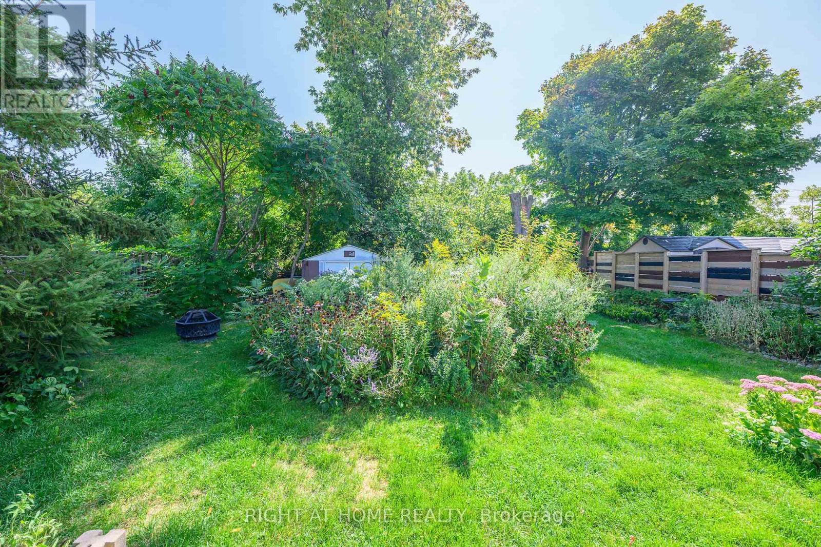 212 Troy Street, Mississauga, Ontario  L5G 1S7 - Photo 7 - W12716054