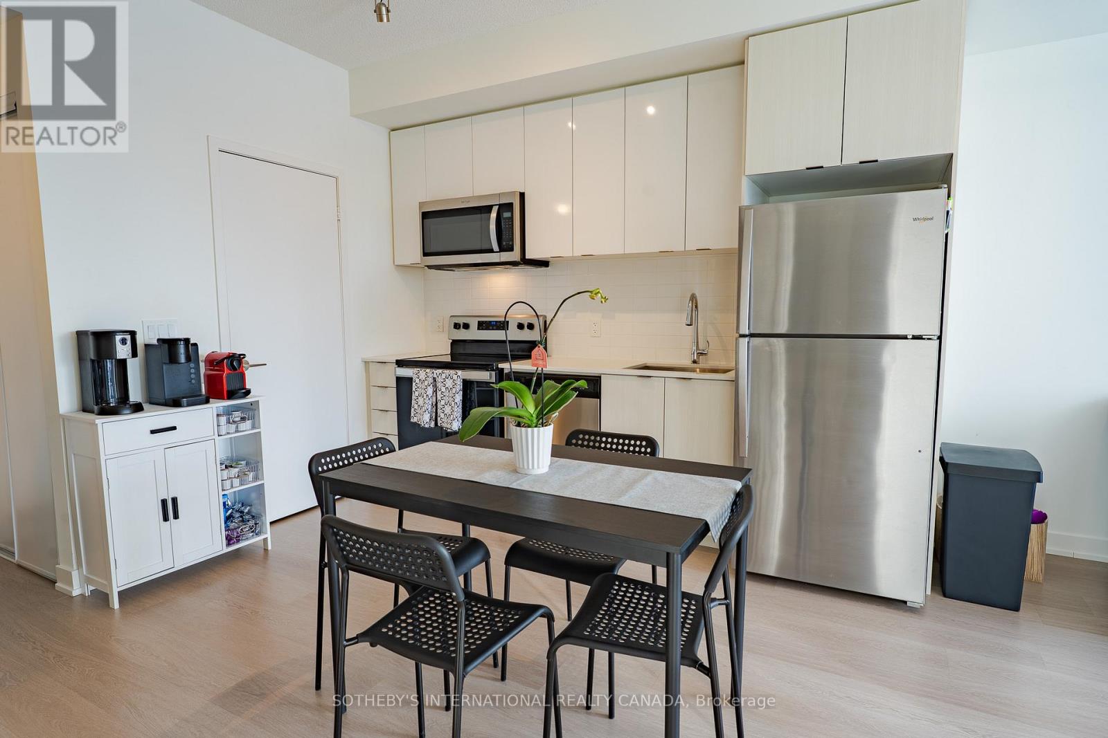 406 - 859 The Queensway, Toronto (Stonegate-Queensway), Ontario  M8Z 1N8 - Photo 4 - W12758818