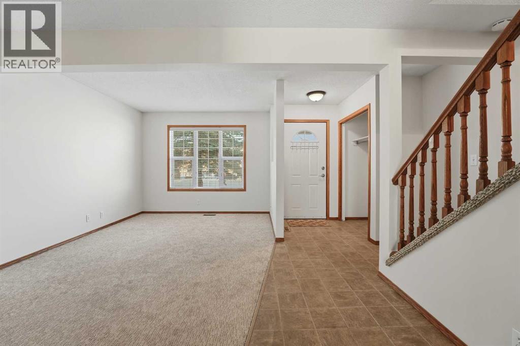 2 Davis Close, Red Deer, Alberta  T4R 2L4 - Photo 4 - A2279291