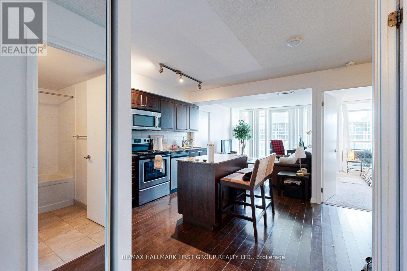 1567 - 209 Fort York Boulevard, Toronto, Ontario  M5V 4A1 - Photo 3 - C12767540