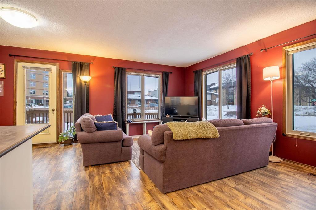 121 Westwood Street, Steinbach, Manitoba  R5G 2C5 - Photo 10 - 202602255