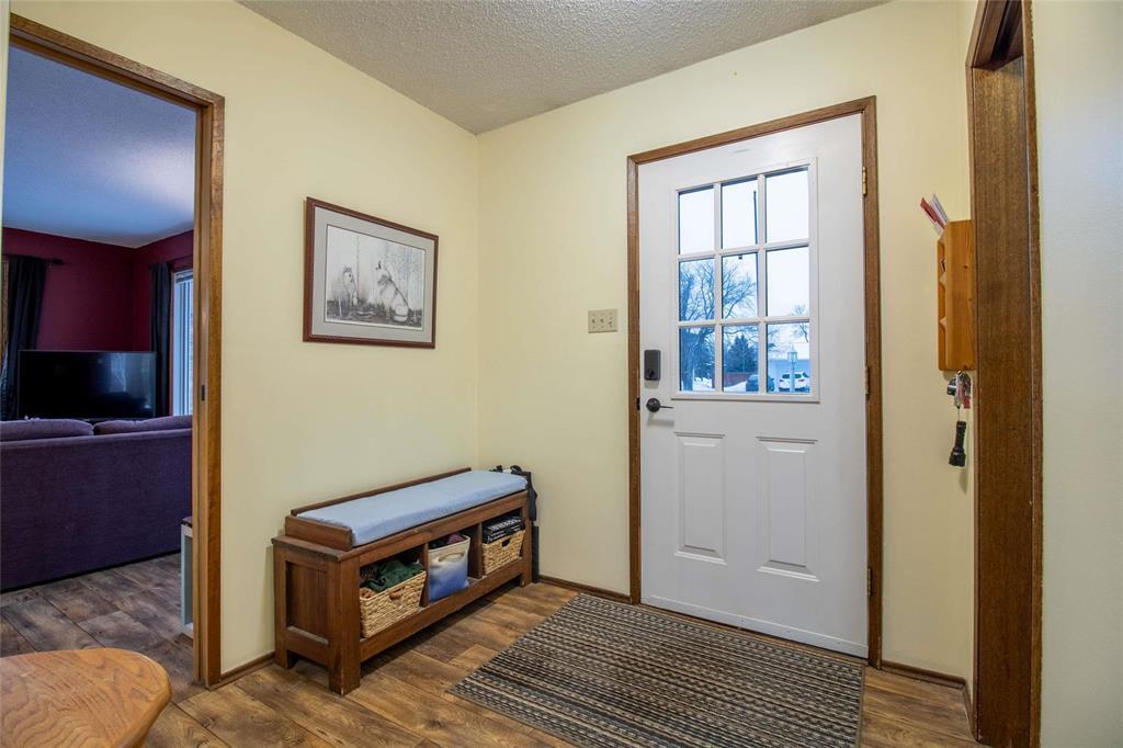 121 Westwood Street, Steinbach, Manitoba  R5G 2C5 - Photo 3 - 202602255