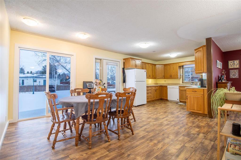 121 Westwood Street, Steinbach, Manitoba  R5G 2C5 - Photo 5 - 202602255