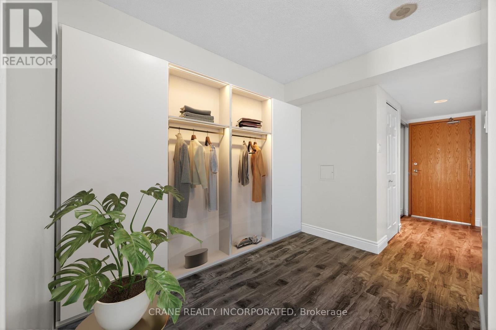 1605 - 77 Harbour Square, Toronto, Ontario  M5J 2S2 - Photo 9 - C12767378