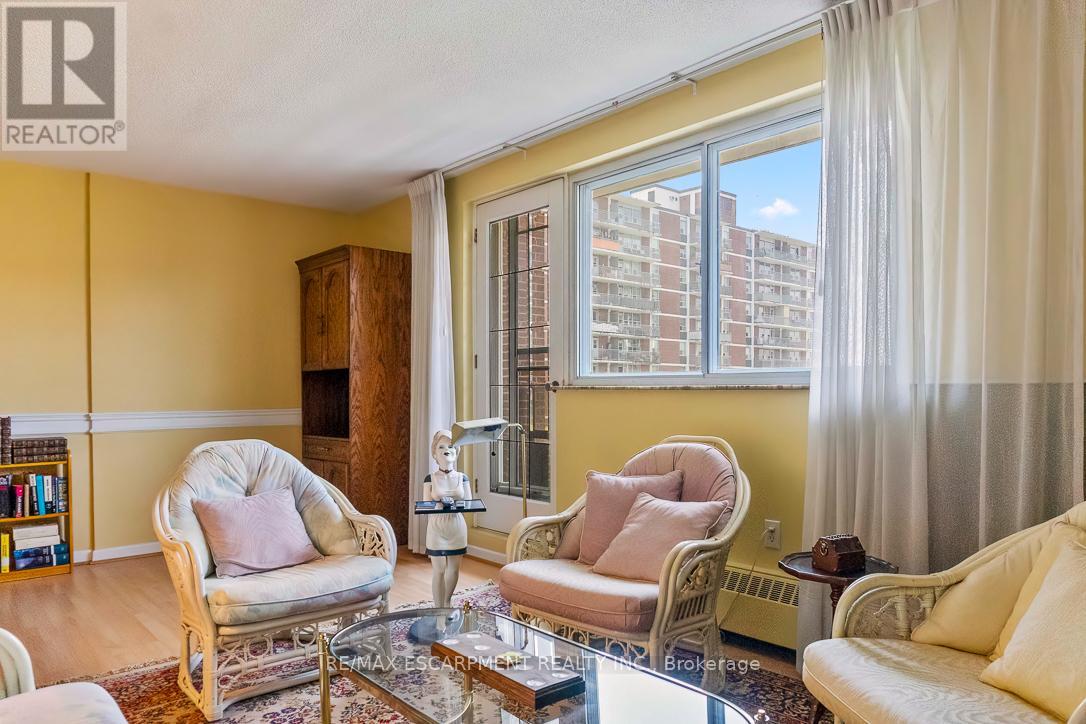 805 - 15 Elizabeth Street N, Mississauga, Ontario  L5G 2Z3 - Photo 11 - W12562640