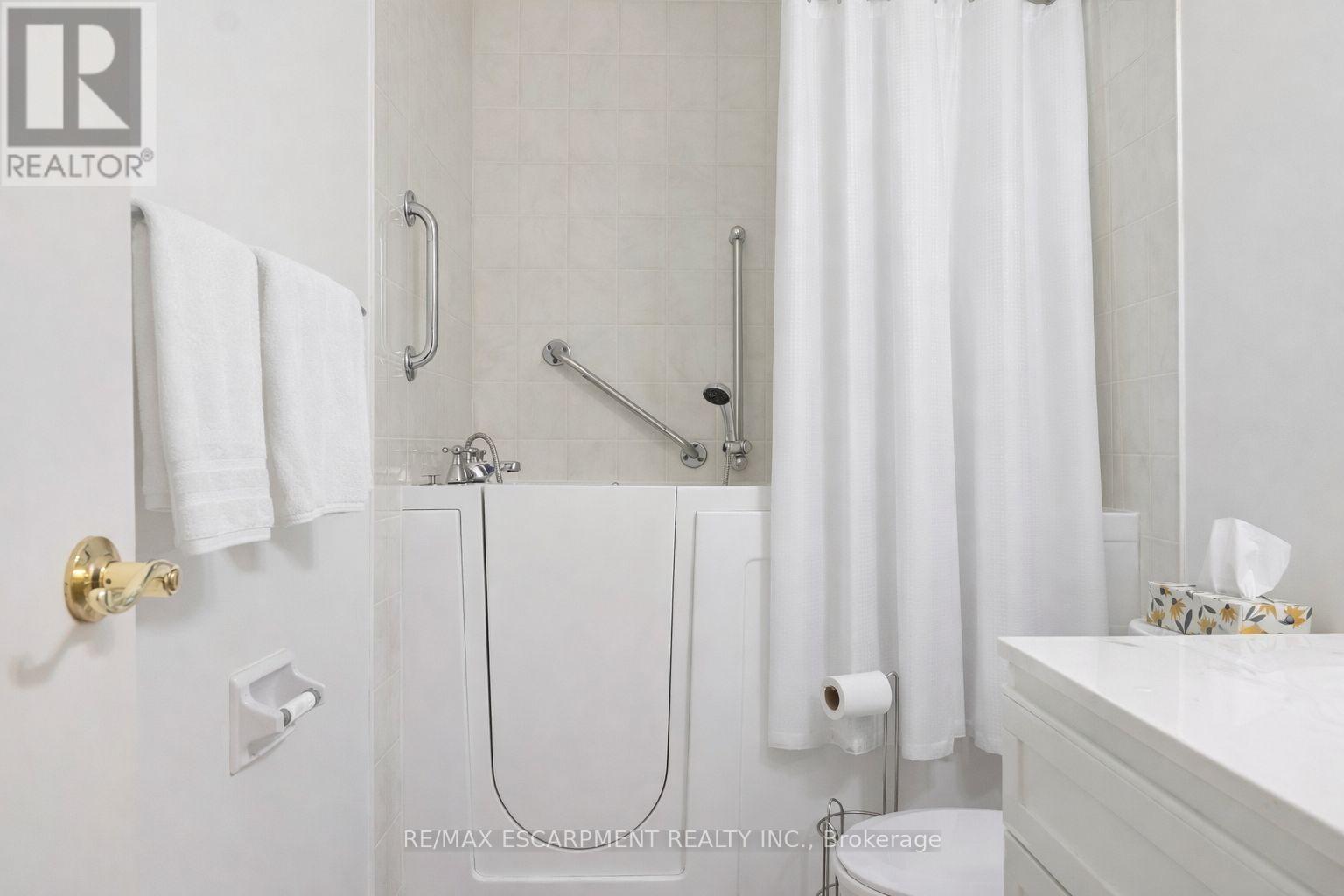 805 - 15 Elizabeth Street N, Mississauga (Port Credit), Ontario  L5G 2Z3 - Photo 36 - W12562640