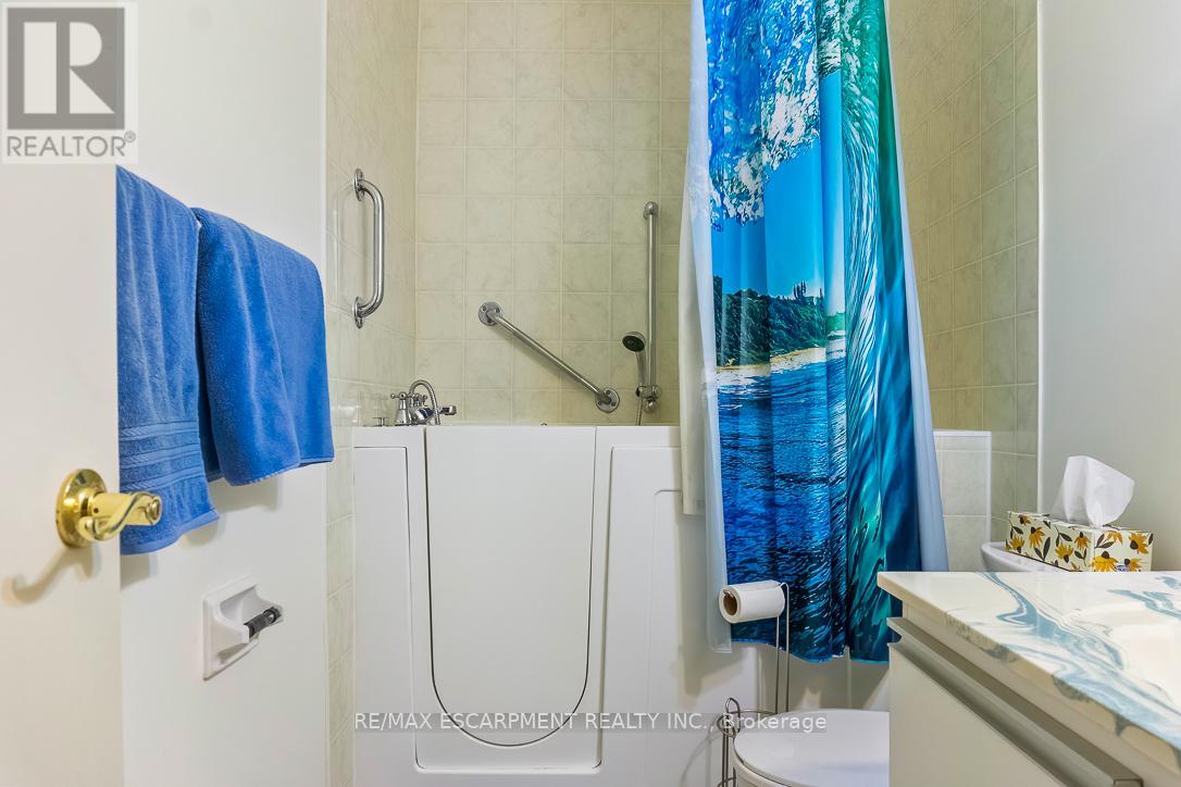 805 - 15 Elizabeth Street N, Mississauga (Port Credit), Ontario  L5G 2Z3 - Photo 35 - W12562640