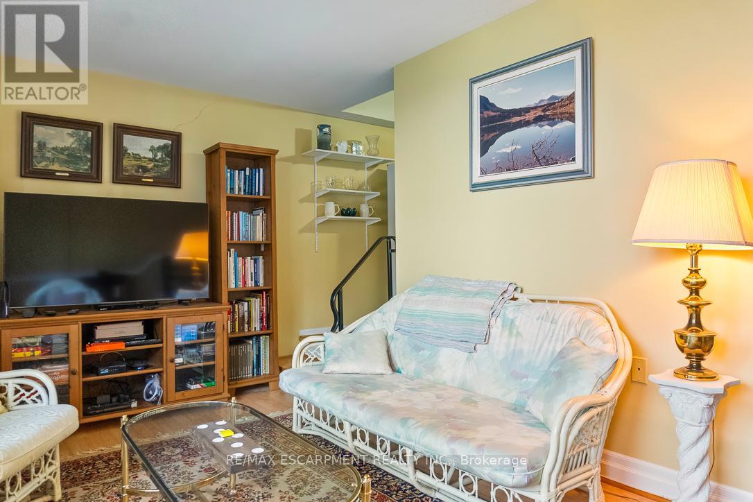 805 - 15 Elizabeth Street N, Mississauga, Ontario  L5G 2Z3 - Photo 8 - W12562640