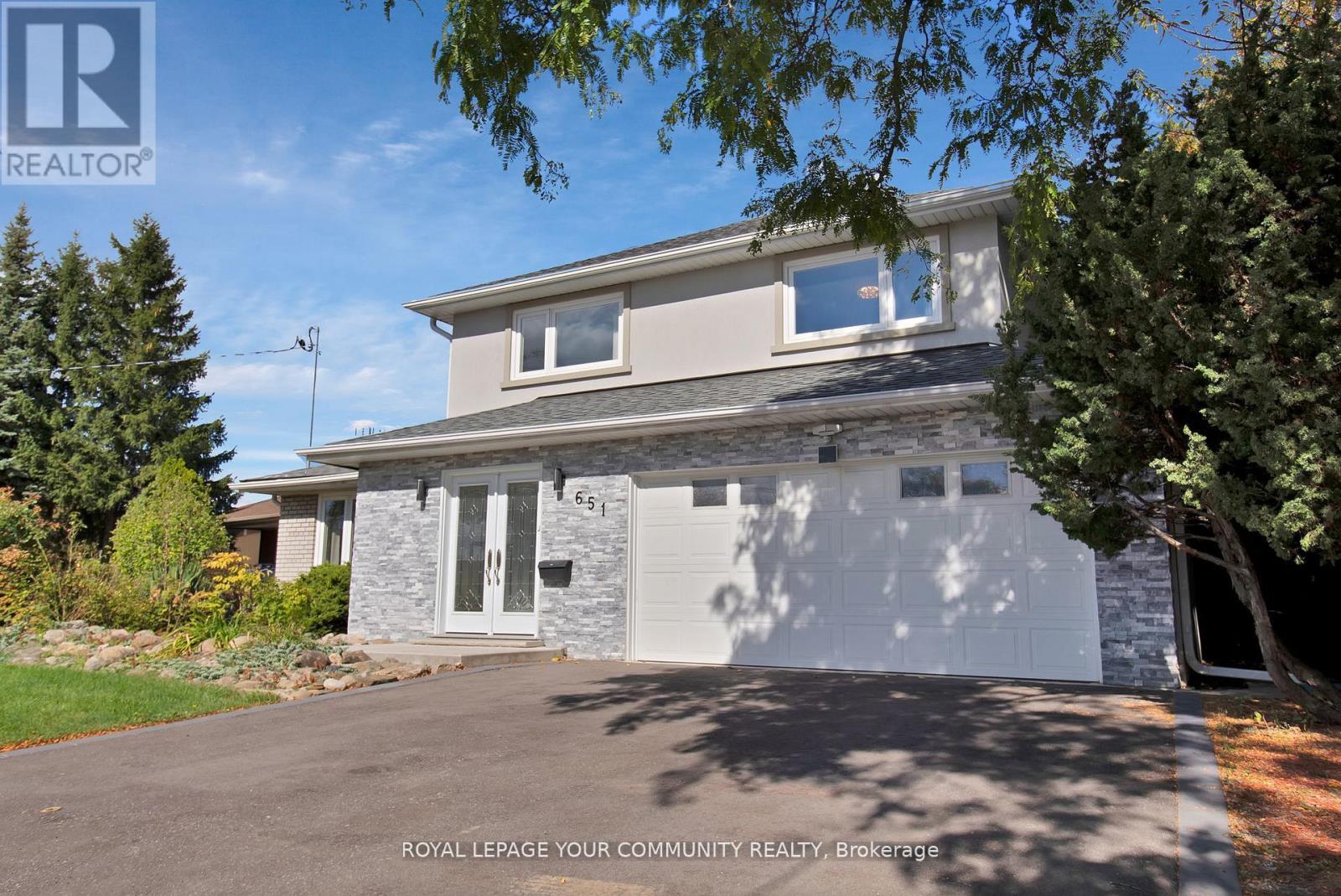 651 Burnhamthorpe Road, Toronto, Ontario  M9C 2Z1 - Photo 2 - W12479993