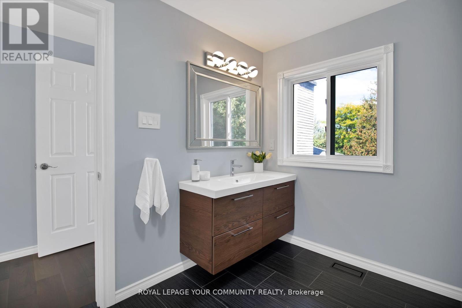 651 Burnhamthorpe Road, Toronto, Ontario  M9C 2Z1 - Photo 33 - W12479993