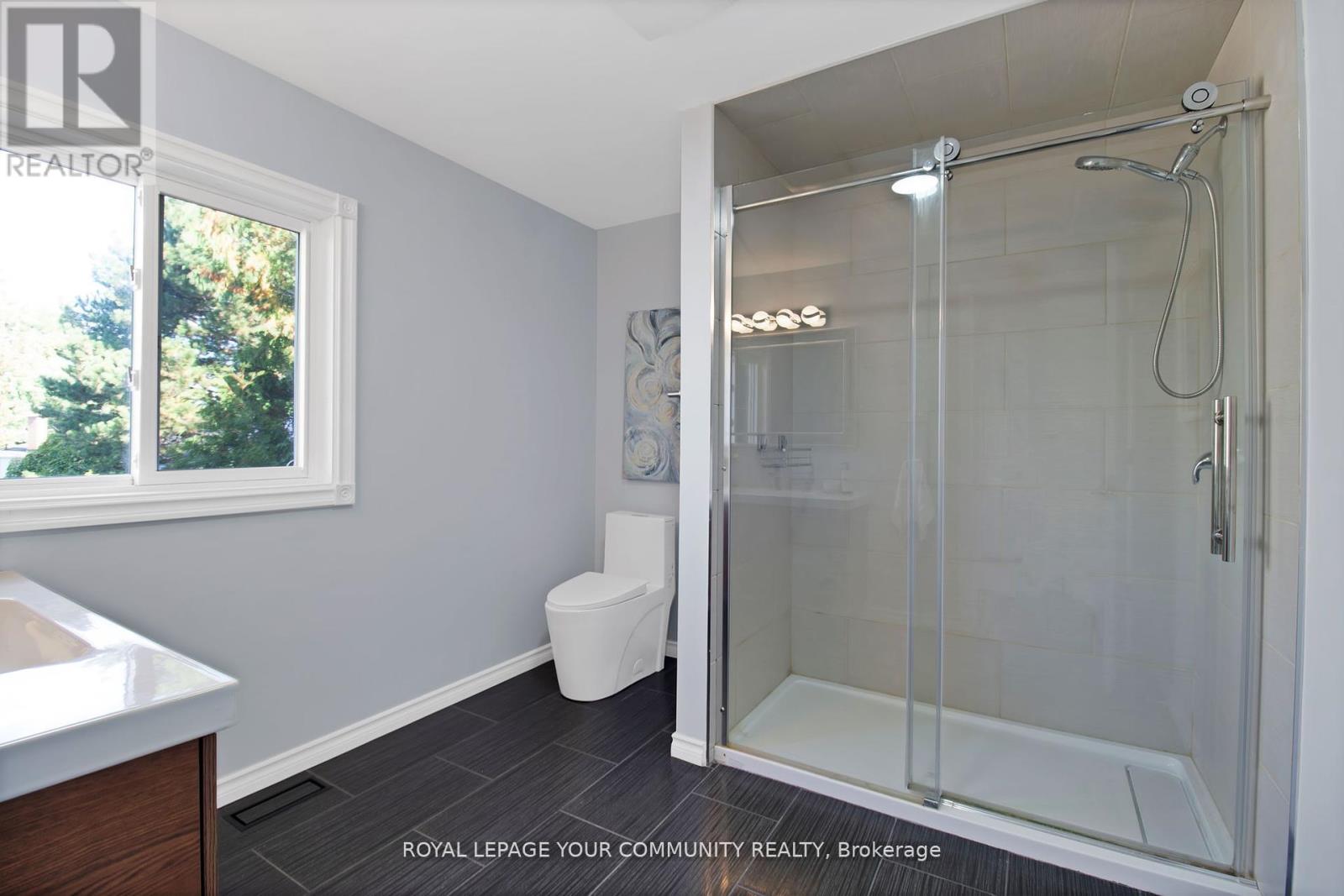 651 Burnhamthorpe Road, Toronto, Ontario  M9C 2Z1 - Photo 34 - W12479993