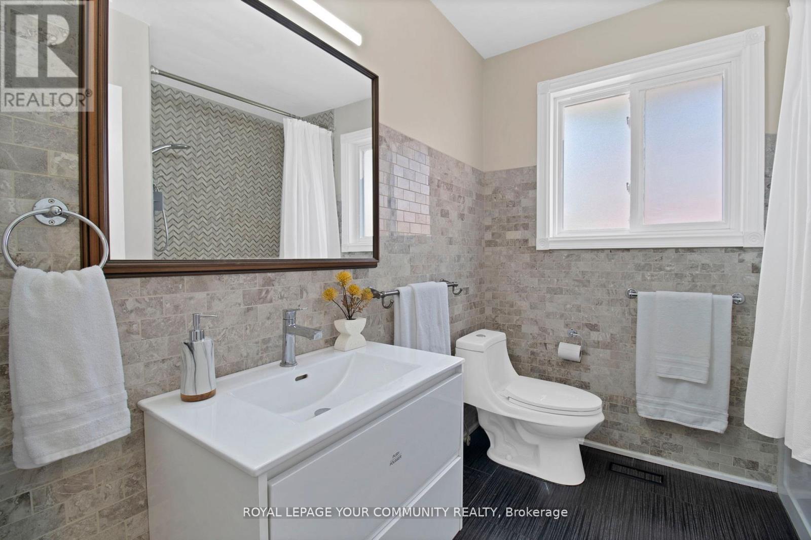 651 Burnhamthorpe Road, Toronto, Ontario  M9C 2Z1 - Photo 19 - W12479993