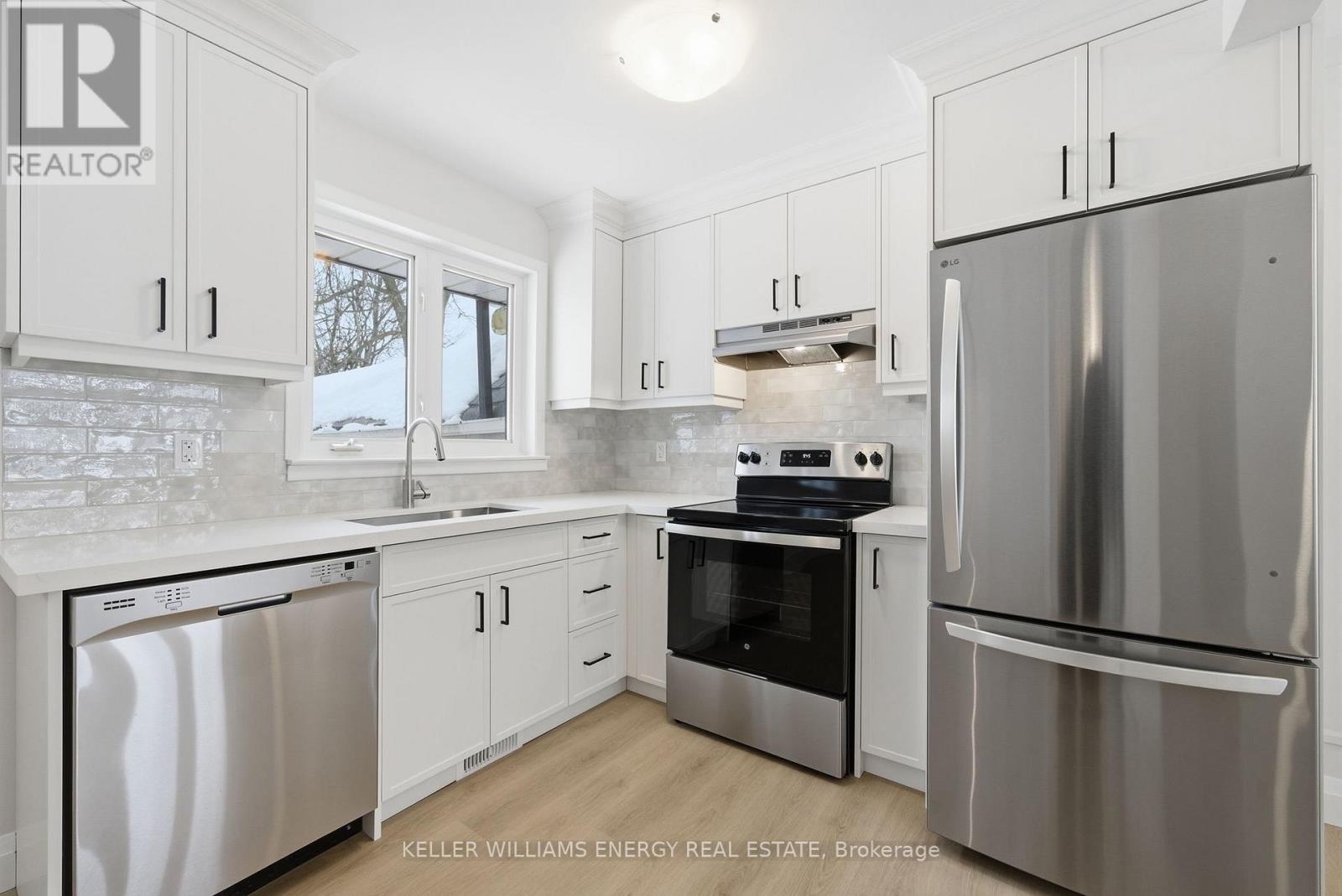 38 Ferguson Avenue, Whitby, Ontario  L1M 1A6 - Photo 9 - E12767760