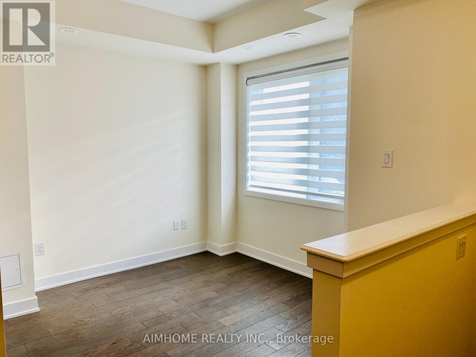 33 Frederick Tisdale Drive, Toronto, Ontario  M3K 0C4 - Photo 4 - W12767552