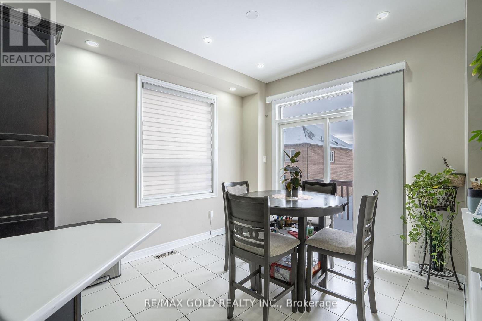 12 Torraville Street, Brampton, Ontario  L6R 0Y5 - Photo 6 - W12767568