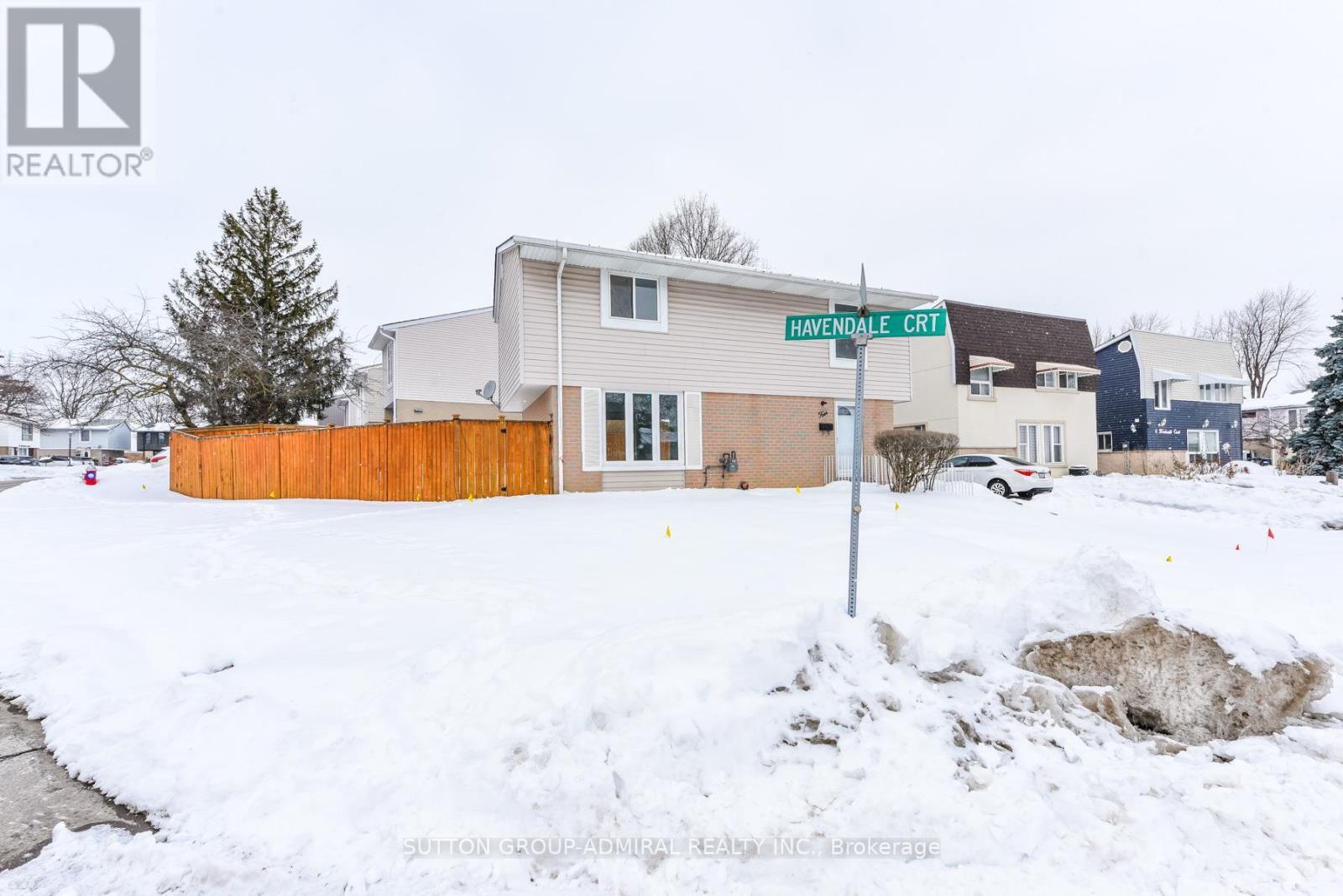 4 HARDCASTLE COURT, Brampton, Ontario