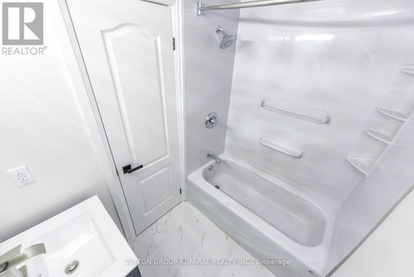 4 Hardcastle Court, Brampton, Ontario  L6S 2A9 - Photo 34 - W12767572