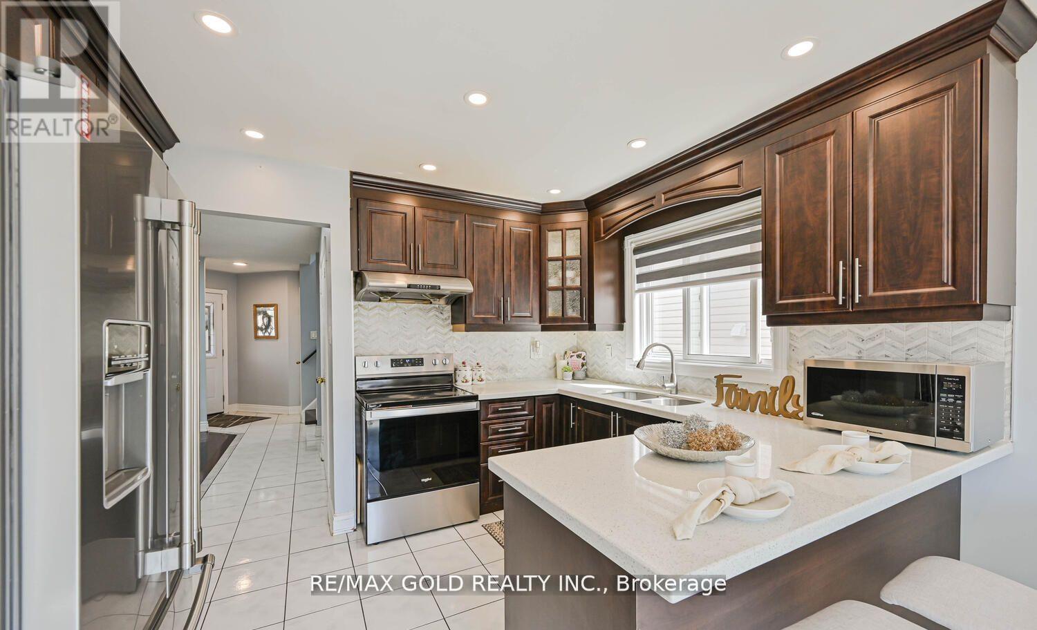 101 Beaconsfield Avenue, Brampton, Ontario  L6Y 4R6 - Photo 1 - W12767578