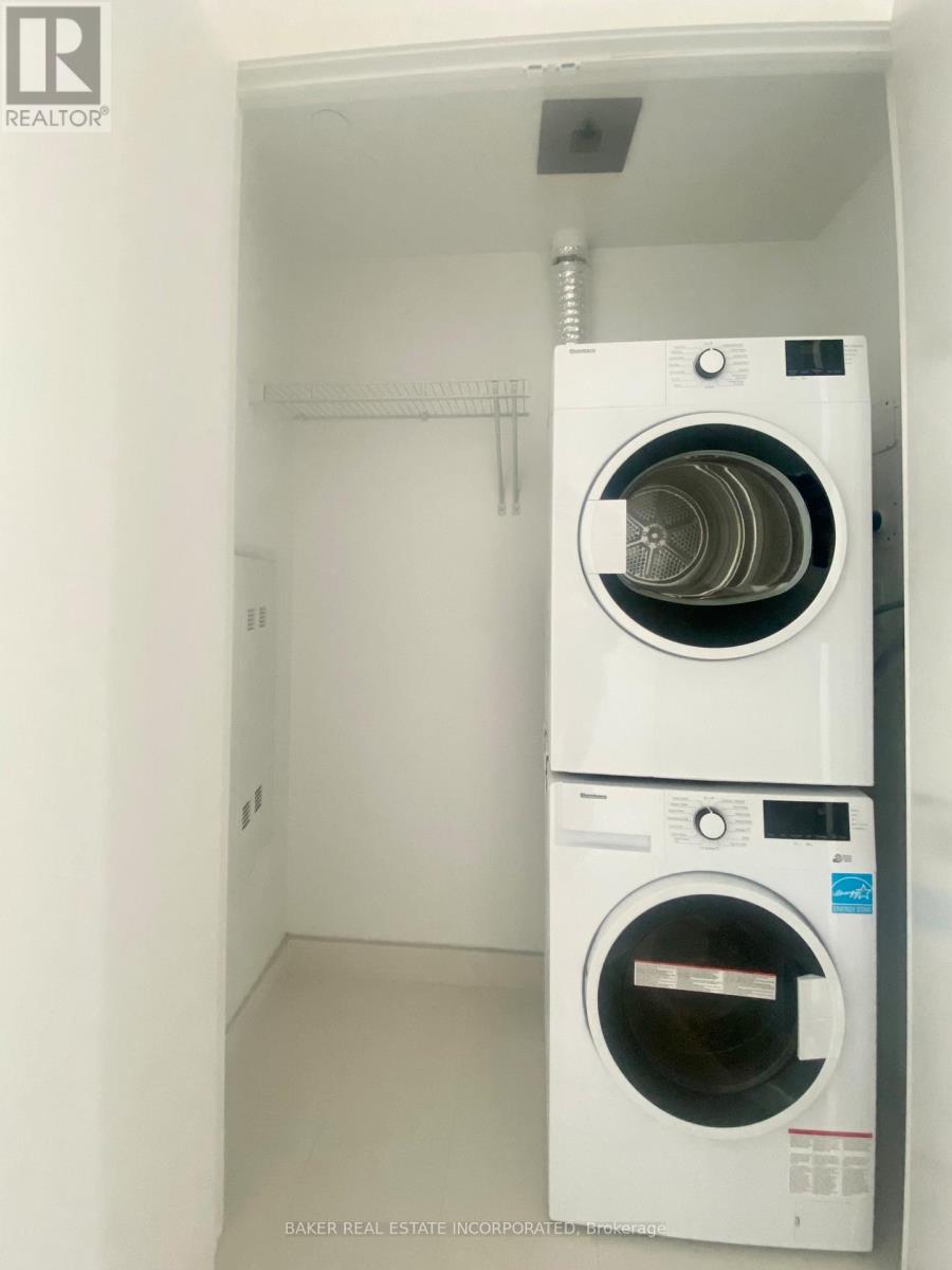 4211 - 3900 Confederation Parkway, Mississauga, Ontario  L5B 0M3 - Photo 13 - W12767580