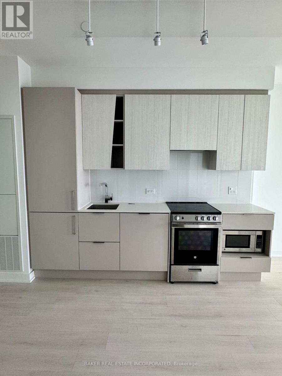 4211 - 3900 Confederation Parkway, Mississauga, Ontario  L5B 0M3 - Photo 6 - W12767580