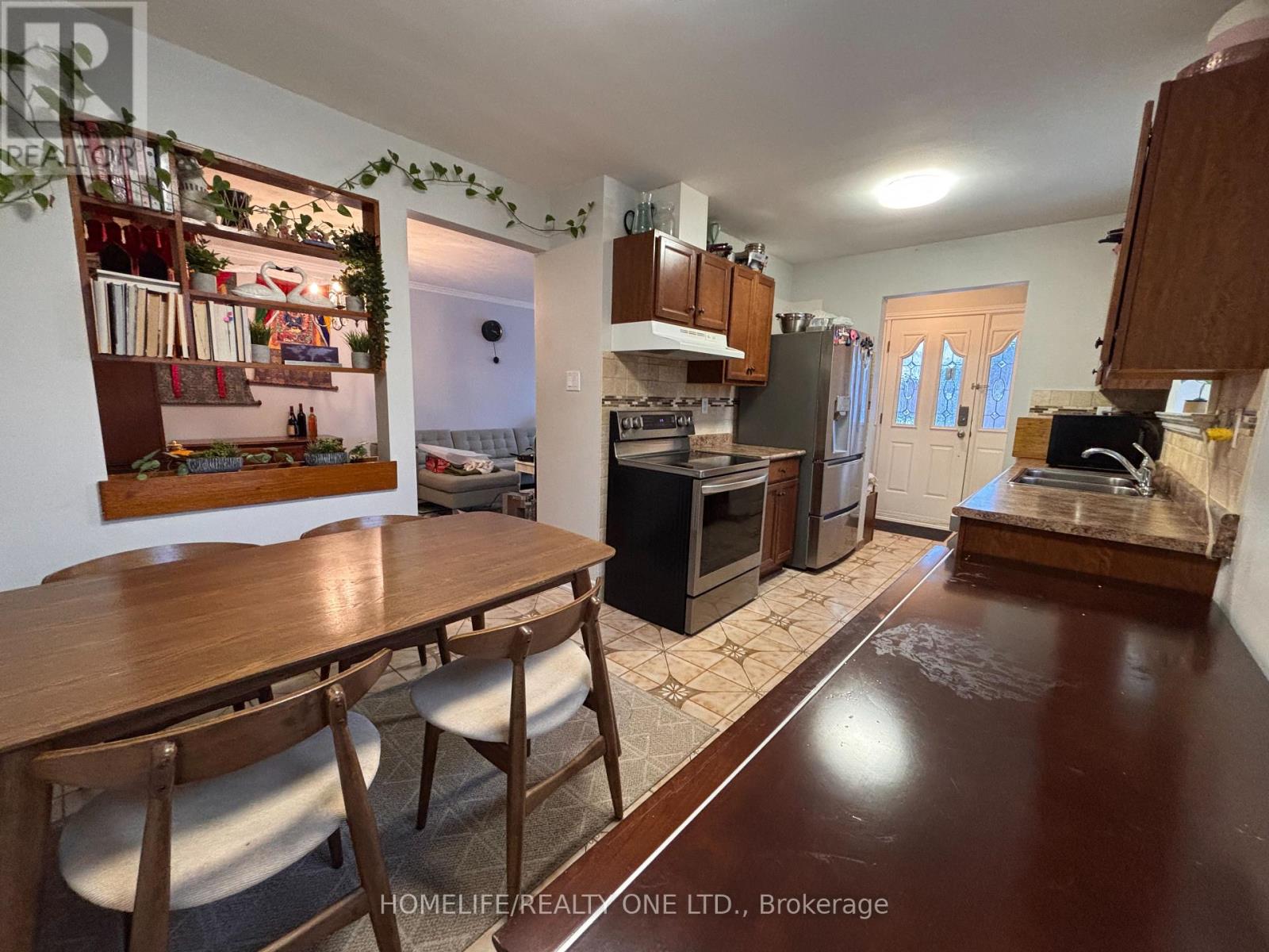 77 Newlin Crescent, Toronto, Ontario  M3L 1X5 - Photo 12 - W12767586